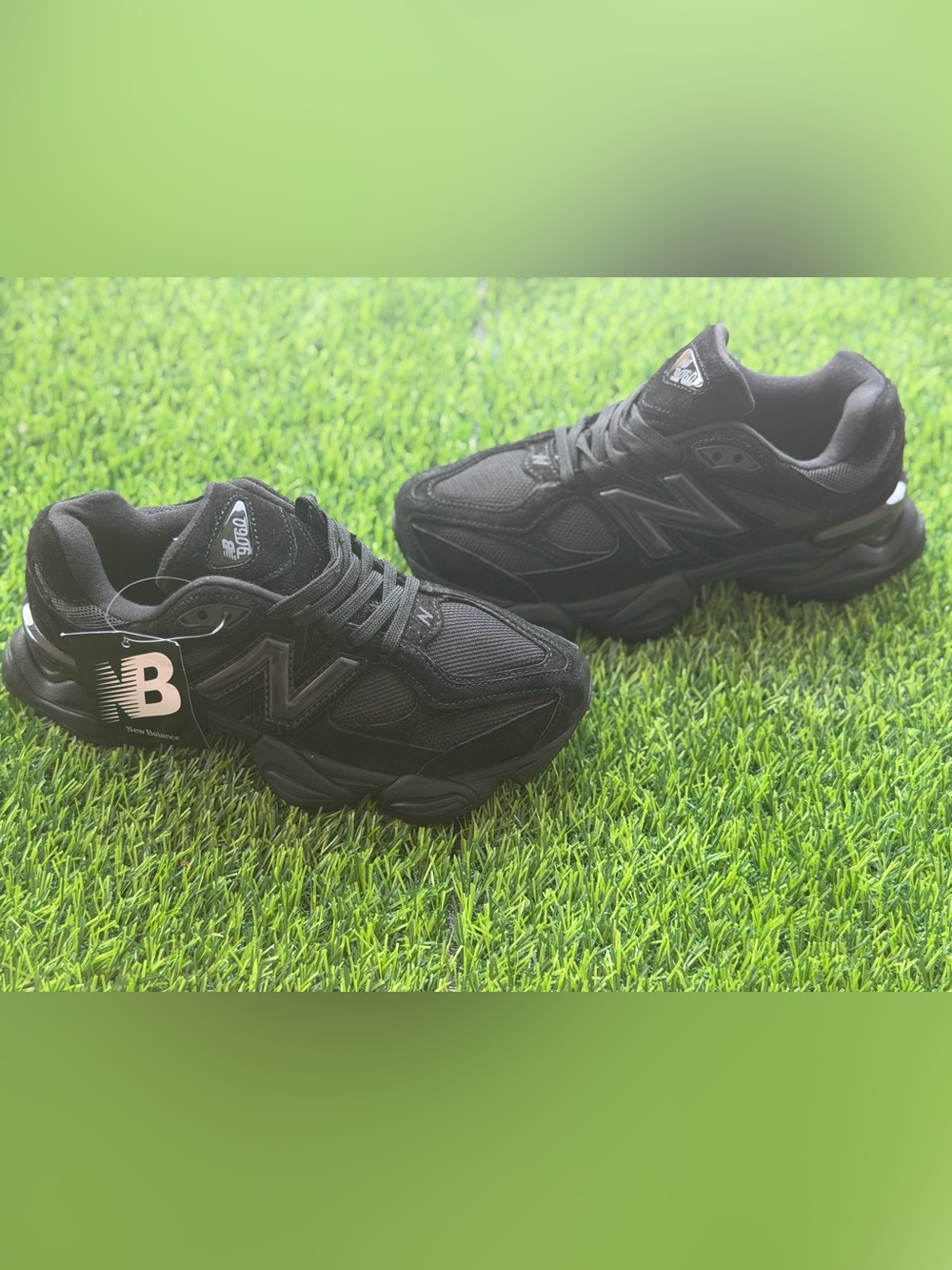 Sus 5.5 Men’s And Women’s 7 - New Balance 9060 Sneakers Black